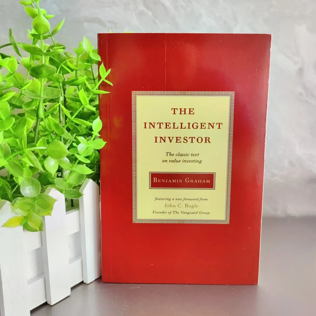 The Intelligent Investor The Definitive Book on Value Investing for Adult Financial Management Reading Book